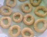 Foto langkah ke 2 dari resep Donat ayam saus keju.