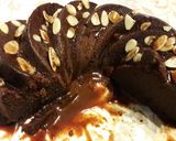 Foto langkah ke 12 dari resep Chocolate Bundt Cake with icing chocolate and topping almond.