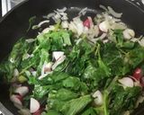 Foto del paso 3 de la receta: Fideos integrales con salteado de rabanitos de mi huertojardín