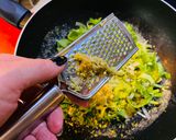 Lazac, póréhagymás szószban recept fázis 4 fotója