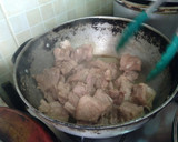 Foto del paso 4 de la receta: Costillitas de cerdo en chile negro