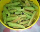 Foto langkah ke 4 dari resep Caterpillar Cookies.