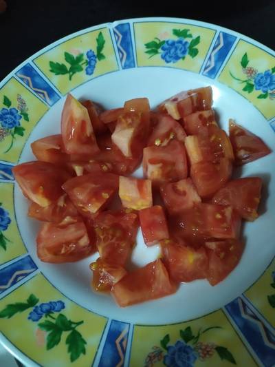 Ensalada de pimientos, atún y tomate