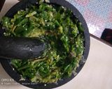 Foto langkah ke 4 dari resep Ayam geprek sambel ijo.