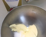 Foto langkah ke 3 dari resep Korean Cream Cheese Garlic Bread.