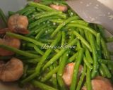 Foto langkah ke 4 dari resep Baby Buncis Cah Udang Bawang Putih.