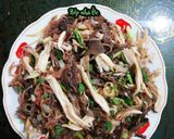 Hình bước làm 6 của món 🍝Hủ tiếu gạo lứt đỏ xào Gà mộc nhĩ 😁