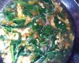 Foto langkah ke 6 dari resep Sawi Telur Kuah pedas.