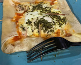 Foto del paso 5 de la receta: Pizza hecha con base de tortita y huevo