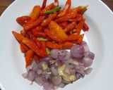 Foto langkah ke 1 dari resep Sambal Bawang Teri Medan.
