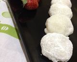 Foto langkah ke 7 dari resep Strawberry Mochi.