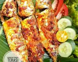 Foto langkah ke 3 dari resep Kembung Bakar Terasi.