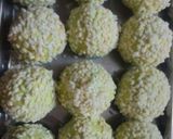 Hình bước làm 5 của món Xôi khúc (làm bằng cải bó xôi)