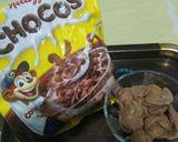A picture of step 2 of Choco flakes milk shake.
