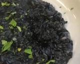 Hình bước làm 5 của món Cơm Ý mực đen