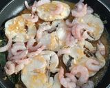 Foto del paso 4 de la receta: Merluza a la marinera