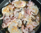 Foto del paso 4 de la receta: Merluza a la marinera