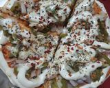 A picture of step 6 of Capsicum onion pizza.