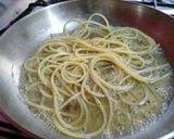Foto del passaggio 4 della ricetta Cacio e pepe