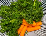 Hình bước làm 2 của món Sò điệp áp chảo với tỏi và rau quế