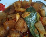 Foto langkah ke 4 dari resep Oseng kikil pedas manis.