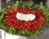 Une image de l'étape 5 de Feuille de chêne aux tomates coeur de bœuf, burrata et fleurs de basilic.