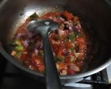 A picture of step 3 of Spicy maggi noodles.