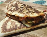Foto del paso 7 de la receta: Quesadillas de solomillo de pollo y pimiento🍗🫑❤️