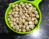 A picture of step 1 of Hariyali Chole masala (without onion garlic).