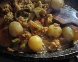 A picture of step 2 of Cauliflower potato curry.