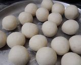 सूजी के गुलाब जामुन (Suji ke Gulab jamun recipe in hindi) रेसिपी चरण 3 फोटो