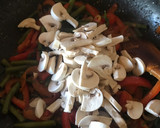 Foto del paso 3 de la receta: Noodles de arroz con verdura y pollo