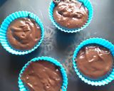 चॉकलेट मफिन्स और चॉकलेट हार्ट्स (chocolate muffins aur chocolate hearts recipe in Hindi) रेसिपी चरण 2 फोटो