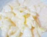 A picture of step 3 of Simple 2 fruit cream chaat.