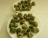 Foto del paso 11 de la receta: Albóndigas de calamares pequeños, espinacas y gamba pelada