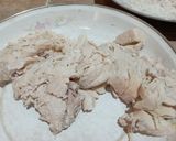 Foto langkah ke 2 dari resep Serundeng Kelapa Ayam Suir.