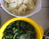 Foto del paso 1 de la receta: Ensalada de espinacas con huevo, tocino y queso