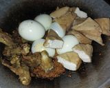 Foto langkah ke 4 dari resep Semur Tahu & Telur Pedas.