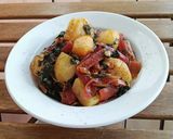 Foto del paso 9 de la receta: Acelgas rojas con patatas salteadas con ajo y pimentón