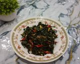 Foto langkah ke 7 dari resep Tumis Daun Singkong Rebon.