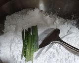 Foto langkah ke 1 dari resep Sagu Keju Topping Basil (Kue kesukaan Eyang Mami).