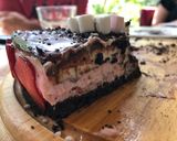 A picture of step 8 of No-Bake Chocolate and Strawberry Cheesecake.
