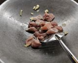 รูปขั้นตอนการทำที่ 2 ของ หมูผัดบวบ