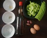 Foto langkah ke 1 dari resep Telur Dadar Pare khas Pontianak Kalimantan Barat.