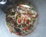 Foto langkah ke 4 dari resep Oseng Kikil.