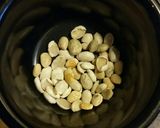 A picture of step 1 of Navy Bean & Bacon Soup.