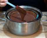 Foto del paso 5 de la receta: Pastel cremoso de chocolate sin horno y sin batidora