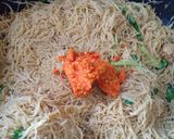 Foto langkah ke 4 dari resep Mie hun goreng babi.