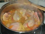 Pollo fácil encebollado