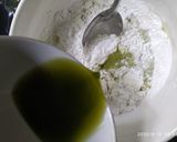 Hình bước làm 2 của món Ăn dặm cho bé: Bánh lá sốt bơ sữa